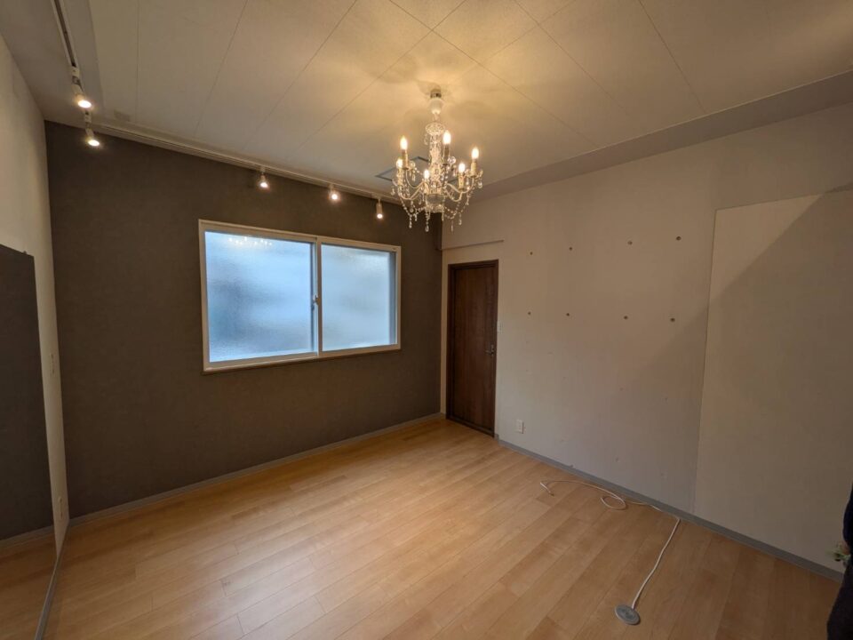 ミラーとシャンデリア